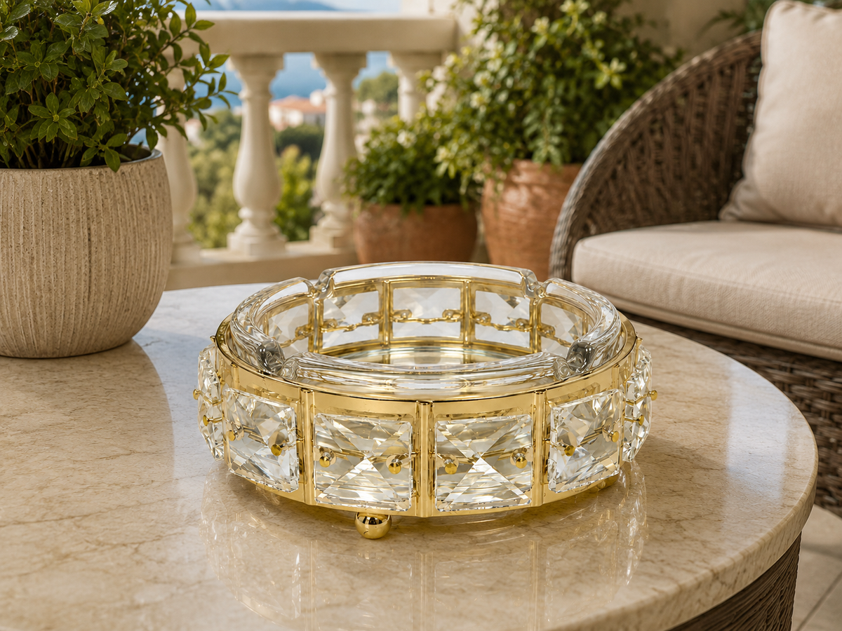 Cenicero Decorativo de vidrio con Base Dorada
