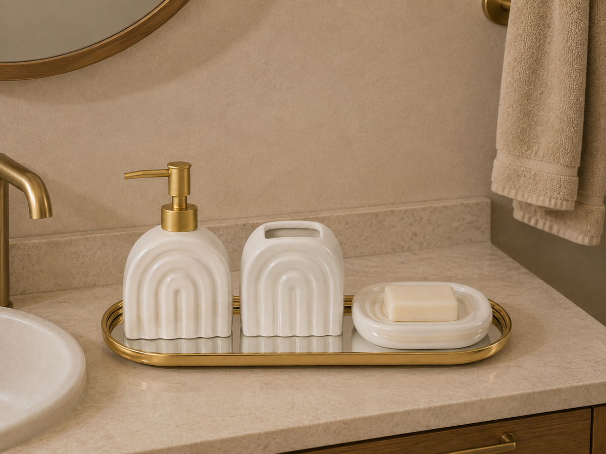 Set de Baño Cerámico Blanco con Dispensador Dorado – 3 Piezas
