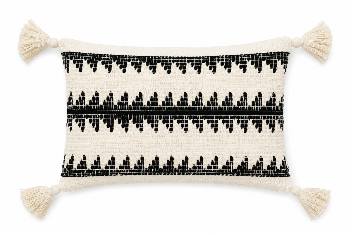 Cojín decorativo tejido tonos crudo y negro